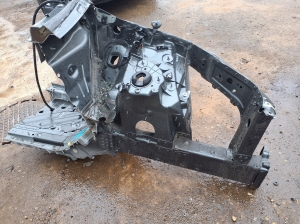 AUDI Q8 (2018–2026) Front outrigger 4M0805151 - 3