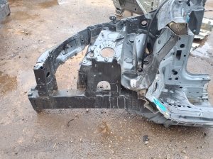 AUDI Q8 (2018–2026) Front outrigger 4M0805152 - 3