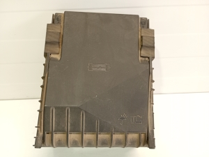   Sicherungskastengehäuse unter der Motorhaube  - 1K0937132 