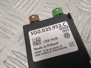 Volkswagen Passat B8 (2014–2023) Juhtplokk 5G0035953C - 3