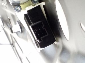 Porsche Panamera 970 (2009–2016) Front door window regulator 97053720100 - 4