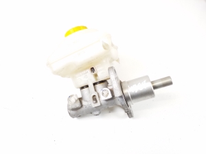 Porsche Panamera 970 (2009–2016) Brake master cylinder 97035591000 - 3