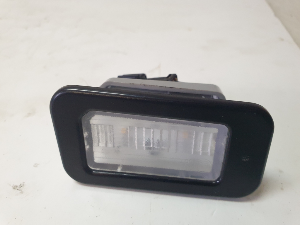 Kia Sorento (2014–2026) Numbrimärgi tuled 92502G9000 Kia Sorento (2014–2026) Numbrimärgi tuled 92502G9000