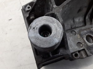  Engine holder 