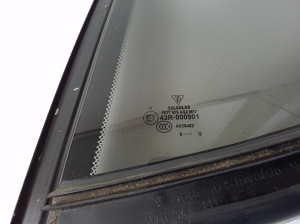 Porsche Panamera 970 (2009–2016) Aizmugurējo sānu durvju trīsstūrveida stikls 97054431114 - 3