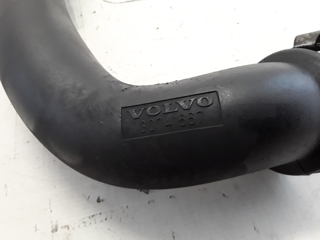 VOLVO XC60 1 generation (2008-2017) Левый шланг радиатора интеркулера 30741667 21090303