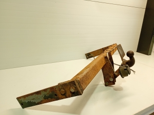 Volkswagen Passat B6 (2005–2010) Tow hitch and its parts - 2