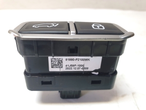 Kia Sorento (2014–2026) Trunk opening switch 81880P2100 - 4