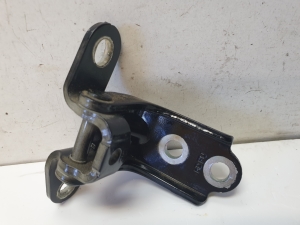 Kia Sorento (2014–2026) Rear side door lower hinge - 3