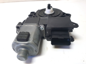 Kia Sorento (2014–2026) Front door window regulator motor 82460P2010 - 2