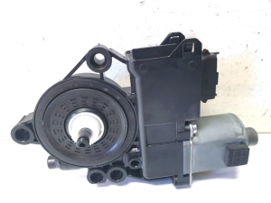 Kia Sorento (2014–2026) Front door window regulator motor 82460P2010 - 3
