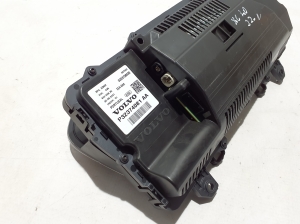 VOLVO XC40 (2017–2026) Instrument cluster 32374081 - 3