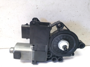 Kia Sorento (2014–2026) Front door window regulator motor 82450P2010 - 2