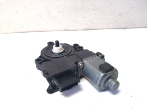 Kia Sorento (2014–2026) Front door window regulator motor 82450P2010 - 3