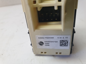 Aizmugurējo sānu durvju stikla slēdzis - 93581P2240WK