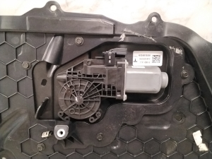 Tesla Model 3 3 (2016–2024) Front door window regulator 109662114J - 2