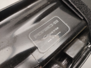 Porsche Macan (2014–2026) Tööriistakast pakiruumis ja selle osad 95B012109A - 3