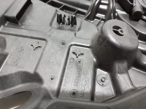 VOLVO XC40 (2017–2026) Aizmugurējo durvju logu pacēlājs 32353277 - 2