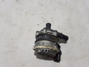   Pompe à eau auxiliaire  - 32339380 