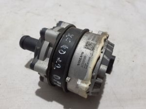 VOLVO XC40 (2017–2026) Auxiliary water pump 32339380 - 2