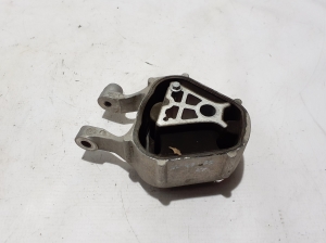 VOLVO XC40 (2017–2026) Engine bracket 32298574 - 2
