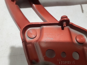 VOLVO XC40 (2017–2026) Hood hinge 32297490 - 2