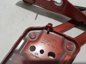 VOLVO XC40 (2017–2026) Hood hinge 32297489 - 2