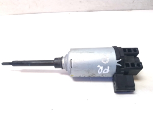Front seat motor - 886A1L1000R00