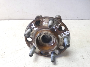 Front wheel hub - 