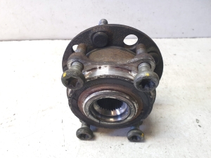 Kia Sorento (2014–2026) Front wheel hub - 3