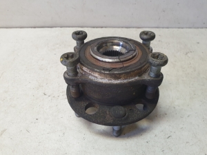 Kia Sorento (2014–2026) Front wheel hub - 5