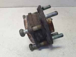 Kia Sorento (2014–2026) Front wheel hub - 6