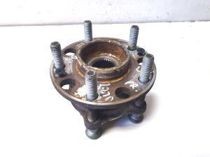 Front wheel hub - 