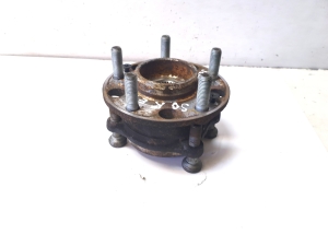 Kia Sorento (2014–2026) Front wheel hub - 2