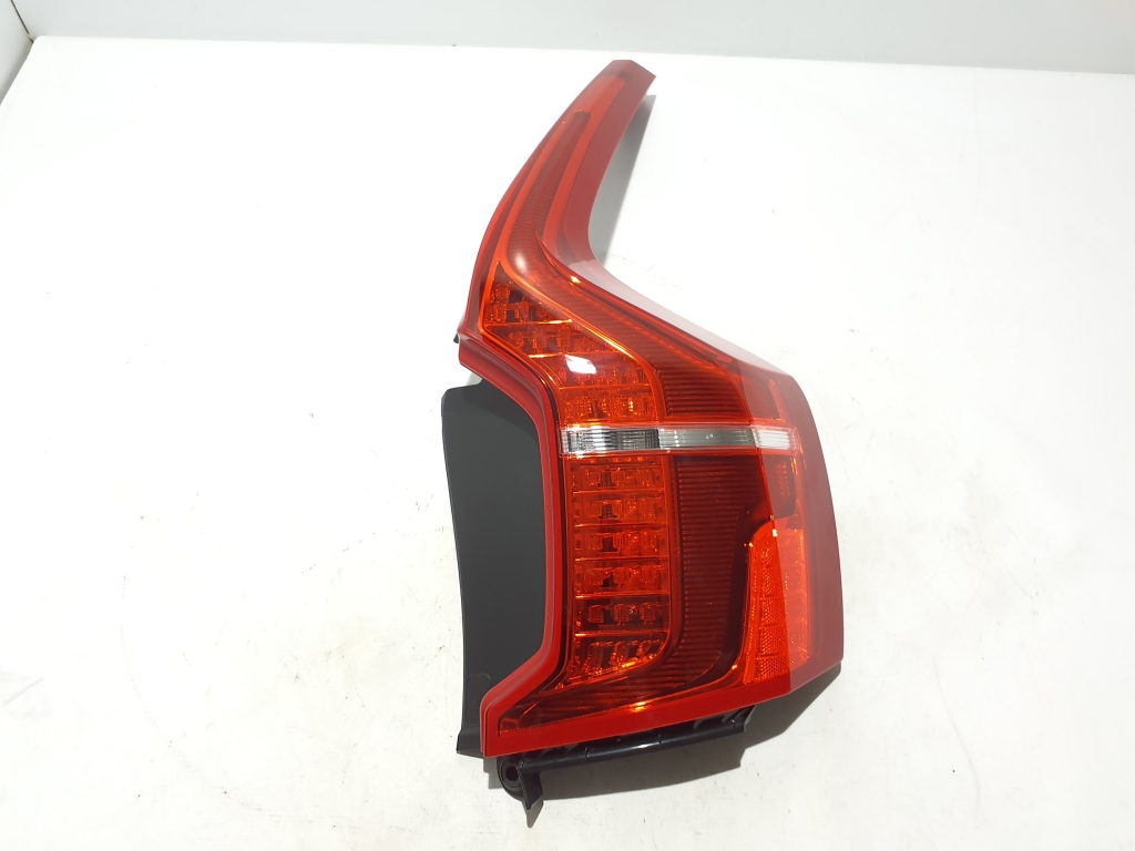 Used VOLVO XC90 Rear corner lamp 32228827