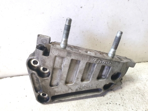 Kia Sorento (2014–2026) Motorhalter - 2