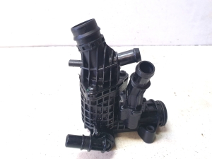 Kia Sorento (2014–2026) Termostata korpuss 256112R000 - 3