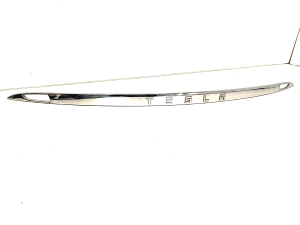 Tesla Model S S (2012–2026) Trunk lid molding 1025776-00-A - 3