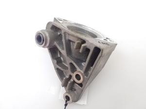  Engine holder 