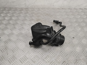 Volkswagen Passat B8 (2014–2023) Turbo jahutustoru 04E129656 - 3