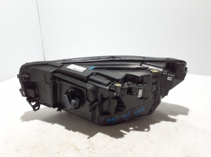 VOLVO XC40 (2017–2026) Headlight 32293764 - 4