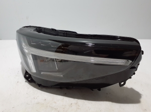 VOLVO XC40 (2017–2026) Headlight 32293764 - 7