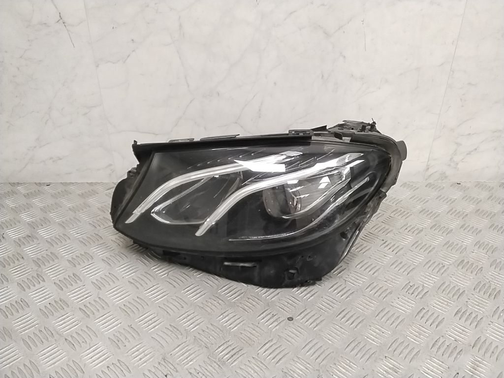 Mercedes Benz E-Class W213 (2017–2026) Esituli A2139068708 Mercedes Benz E-Class W213 (2017–2026) Esituli A2139068708
