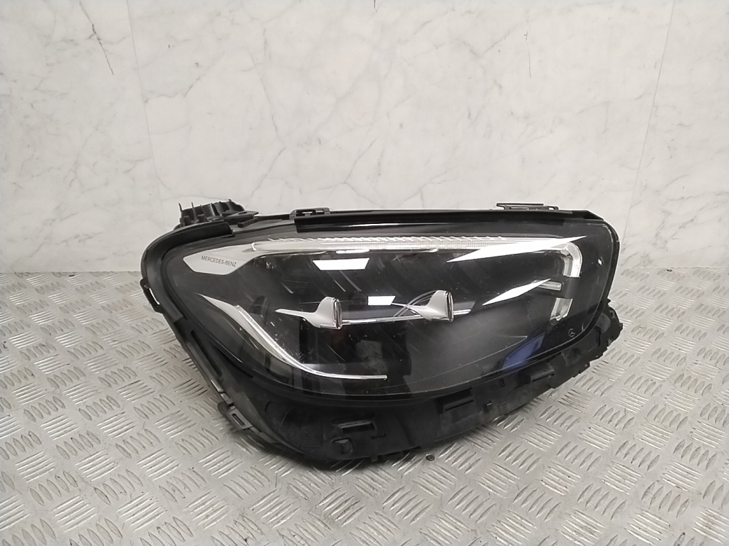 Mercedes Benz E-Class W213 (2017–2026) Esituli A2139067609 Mercedes Benz E-Class W213 (2017–2026) Esituli A2139067609