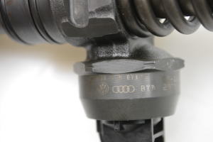 AUDI A4 B6 (2000–2005) Kütusepihusti 038130073BA - 5