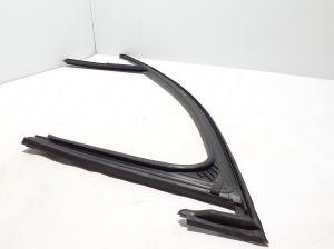 RENAULT Scenic E-Tech I (2024–2026) Front door rubber seal 803300085R - 4