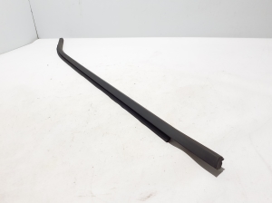 RENAULT Scenic E-Tech I (2024–2026) Rear side door outer window molding 828329530R - 3