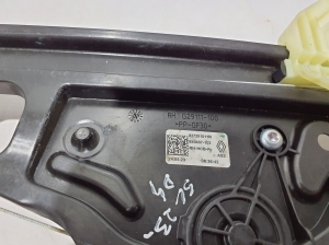 RENAULT Scenic E-Tech I (2024–2026) Rear side door window regulator 827201511R - 2
