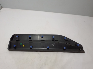RENAULT Scenic E-Tech I (2024–2026) Rear side door molding 828206526R - 4