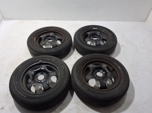 Lot de jantes R14 — Dacia Spring
